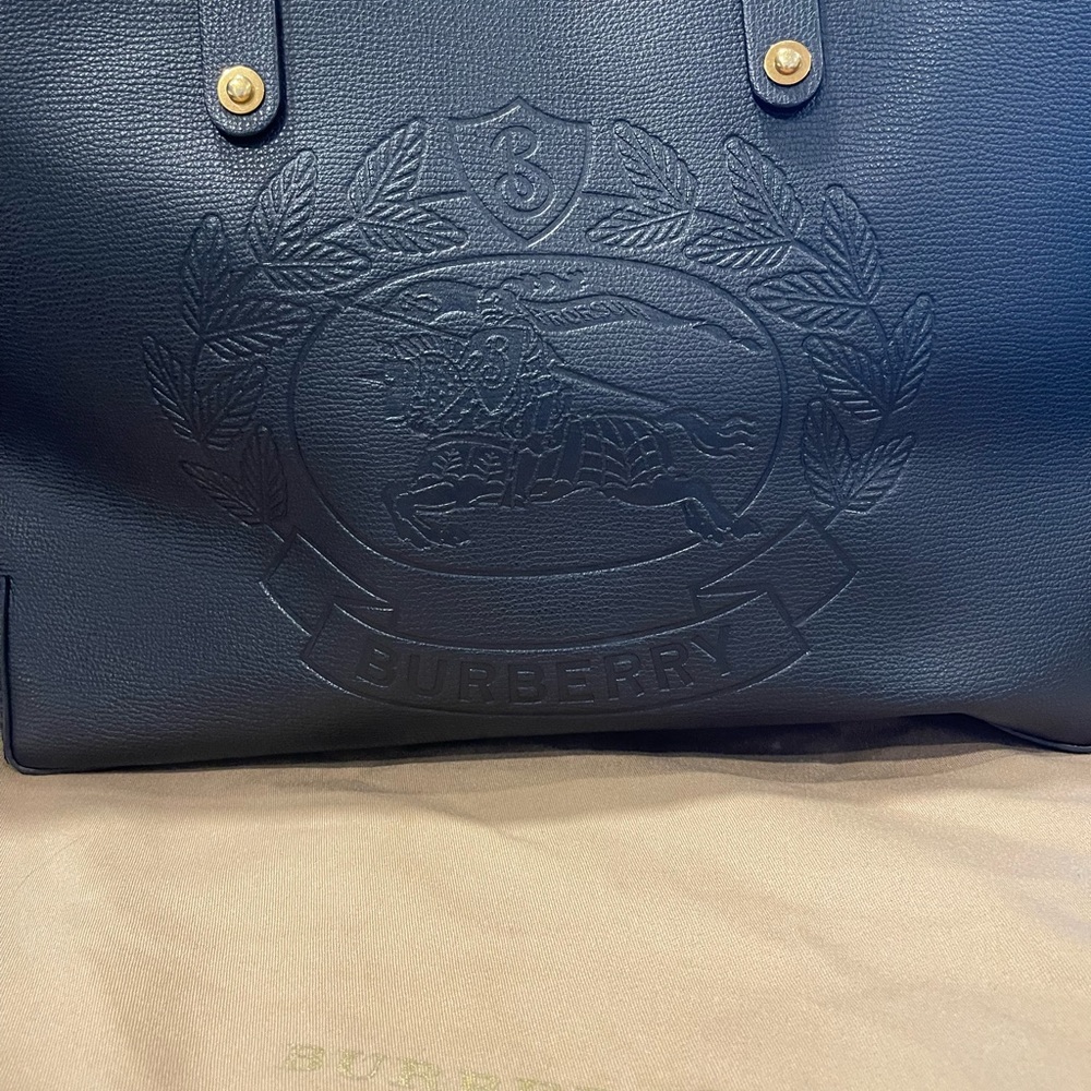 Burberry embossed crest small leather tote